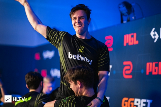 IG战队遗憾出局 T1强势晋级S15正赛