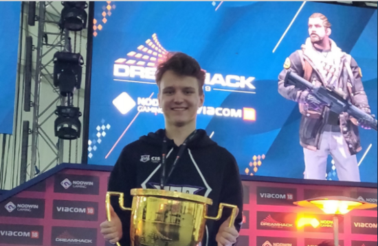 700名海军陆战队士兵抵达洛杉矶 预计重大听证会即将举行